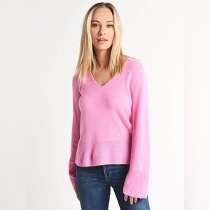 $268 White + Warren Cashmere Slit Sleeve Bell Cuff V-Neck Sweater pink Small